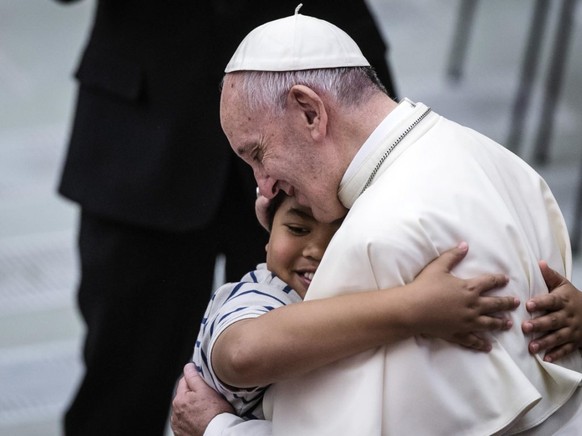 Für alle katholischen Kleriker und Ordensleute gilt ab Juni eine Meldepflicht für Missbrauchsfälle in der Kirche. Papst Franziskus hat dies in einem apostolischen Schreiben mitgeteilt. Eine Meldepflic ...