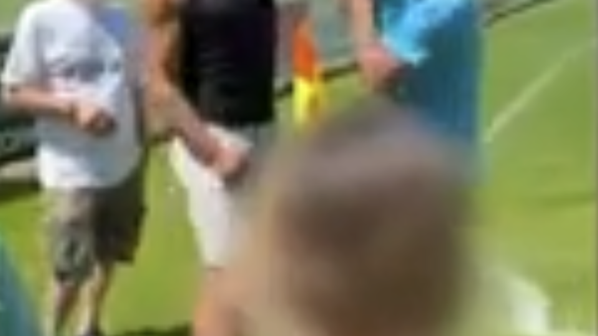 Skandal-bei-Aargauer-Junioren-Fussballspiel-Vater-schl-gt-Schiedsrichter-ins-Gesicht