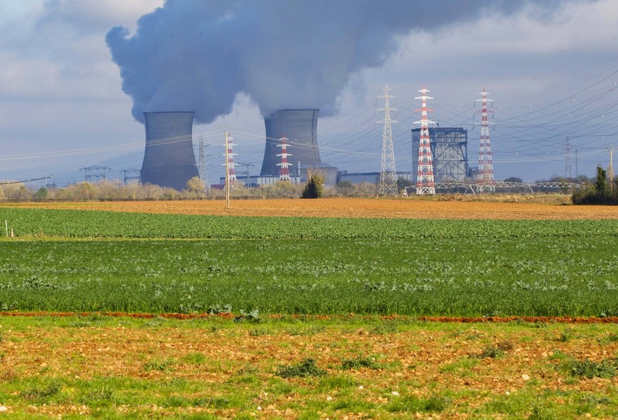 Bugey Nuclear Power Plant - Saint Vulbas The Bugey nuclear power plant in Saint Vulbas has 4 reactors, each rated at 900 MW, and produces the equivalent of 40% of the electricity consumed by the Auver ...