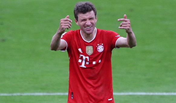 epa09186208 Bayern's Thomas Mueller celebrates winning the German Bundesliga soccer match between FC Bayern Munich and Borussia Moenchengladbach in Munich, Germany, 08 May 2021. EPA/MATTHIAS SCHR ...