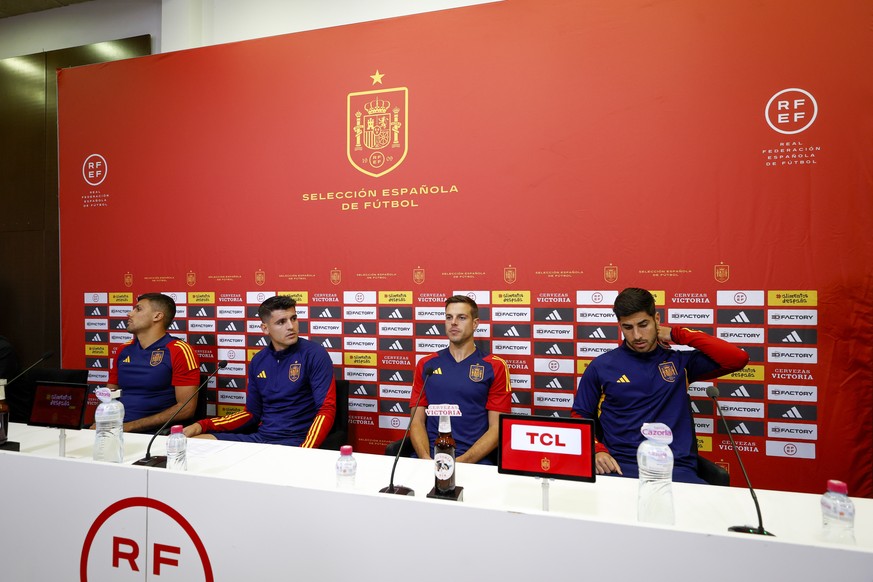 epa10840246 (LR) Spanish players Rodri, Alvaro Morata, Cesar Azpilicueta and Marco Asensio read a press release on behalf of the entire team at Las Rozas Sports City, Madrid, Spain, April 4, 2023…