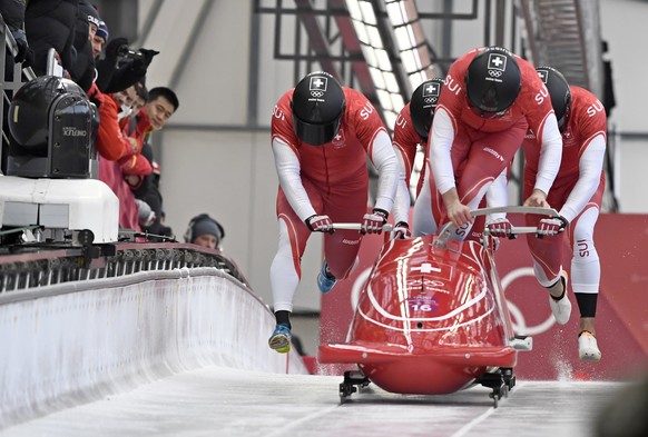 epa06562420 Rico Peter, Thomas Amrhein, Simon Friedli amd Michael Kuonen of Switzerland in action during the Men's 4-man Bobsleigh competition at the Olympic Sliding Centre during the PyeongChang 2018 Olympic Games, South Korea, 25 February 2018.  EPA/FILIP SINGER