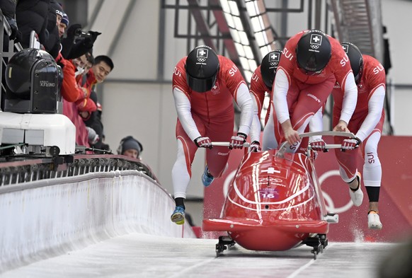 epa06562420 Rico Peter, Thomas Amrhein, Simon Friedli amd Michael Kuonen of Switzerland in action during the Men&#039;s 4-man Bobsleigh competition at the Olympic Sliding Centre during the PyeongChang ...