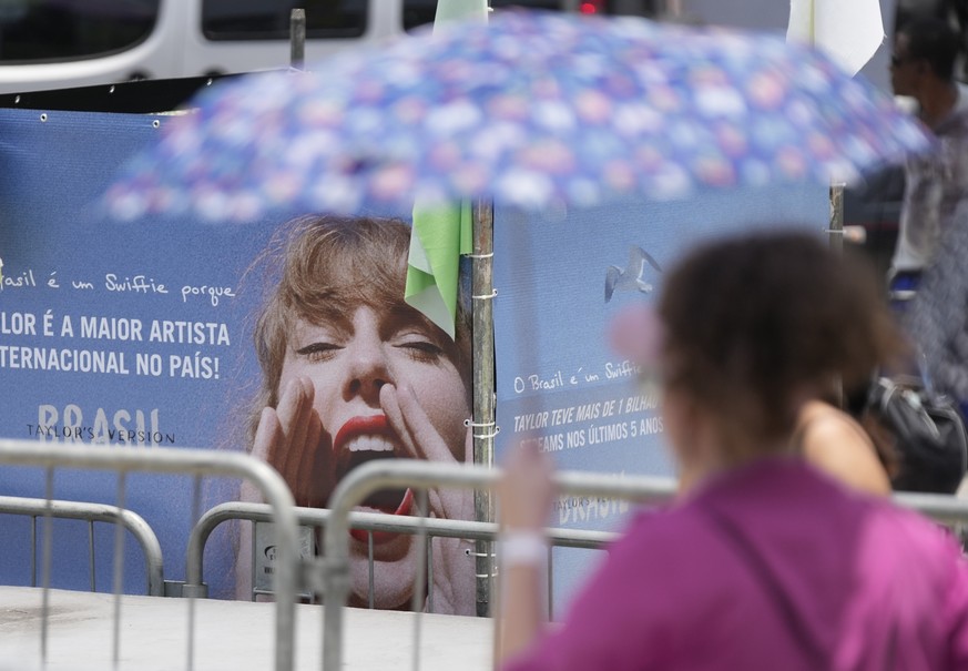 Taylor Swift fan waits for the doors of Nilton Santos Olympic stadium to open for her Eras Tour concert amid a heat wave in Rio de Janeiro, Brazil, Saturday, Nov. 18, 2023. A 23-year-old Taylor Swift  ...