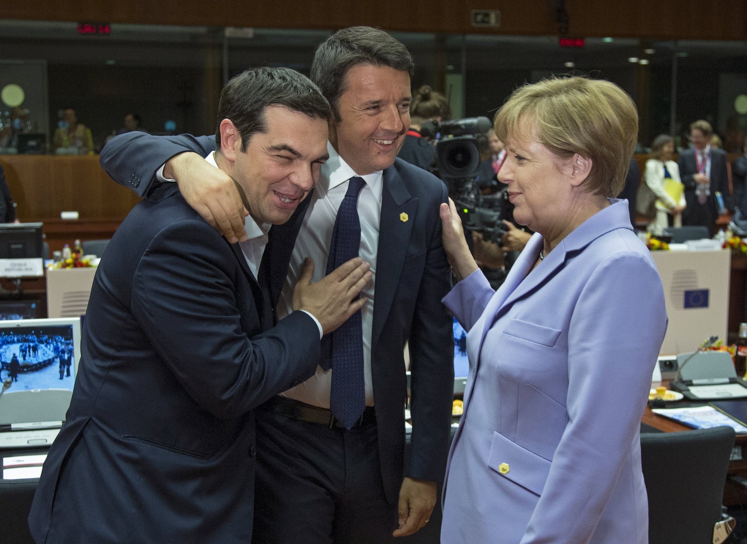 Alexis Tsipras sucht Anlehnung bei Matteo Renzi. Angela Merkel gibt sich gönnerhaft.