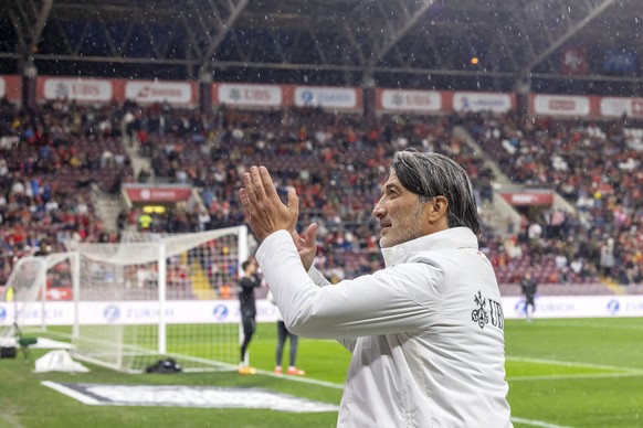 Switzerland&#039;s Head coach Murat Yakin cheers Swiss fans, prior the UEFA Nations League group A4 qualifying soccer match between Switzerland and Spain, at the Stade de Geneve, in Geneva, Switzerlan ...