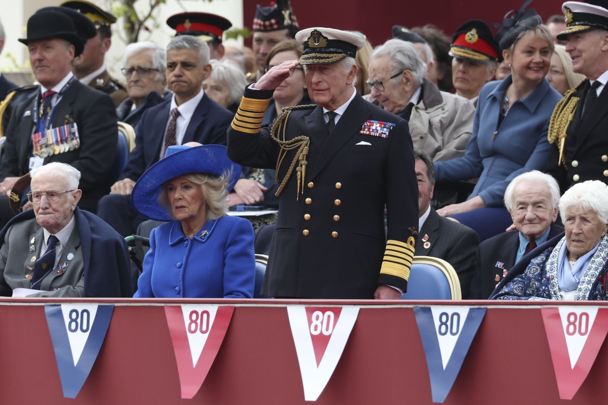 epa12075298 Britain's King Charles III (C) takes the salute as Queen Camilla (2-L) watches the military procession to commemorate the 80th anniversary of Victory in Europe (VE Day) in London, Bri ...
