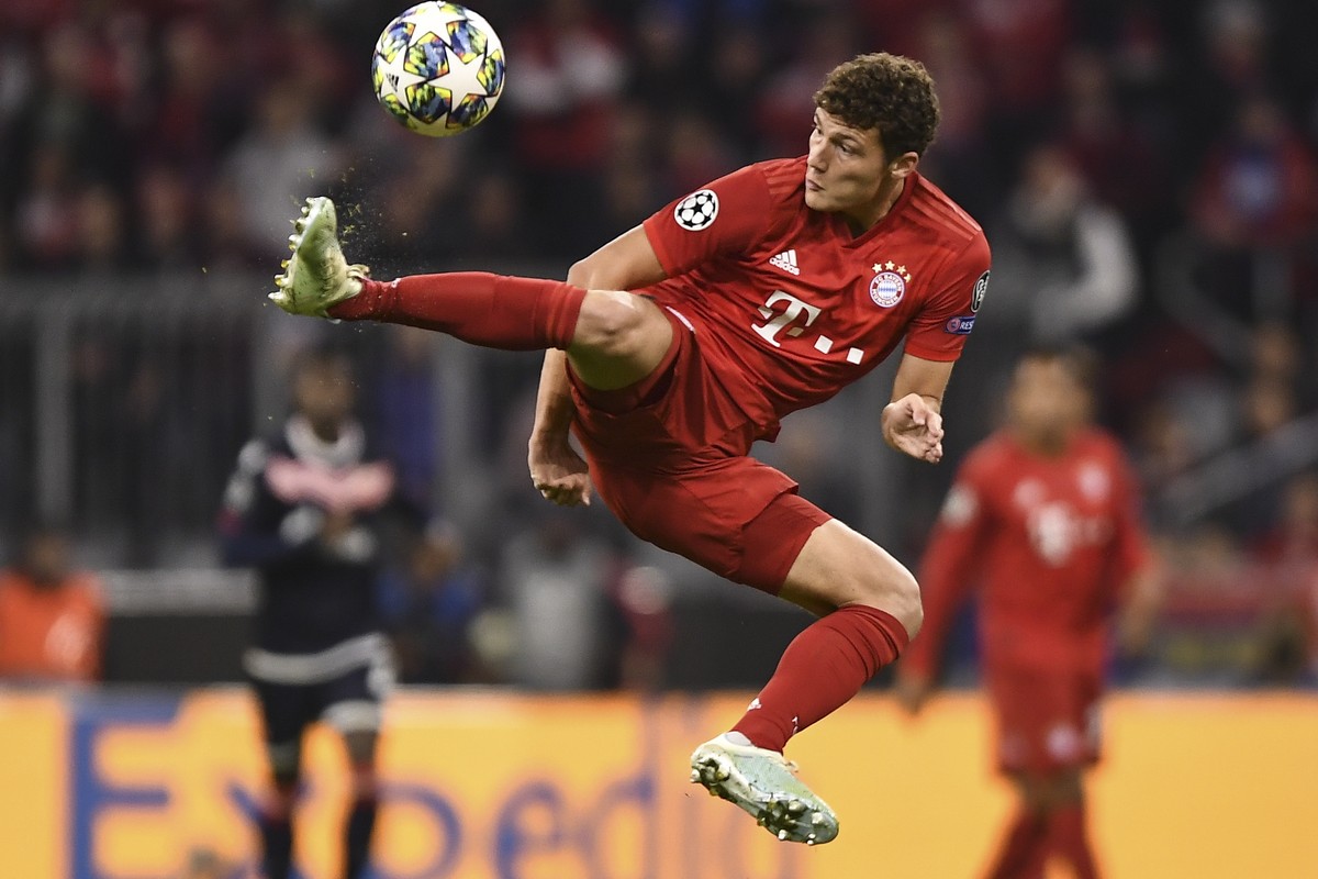 epa07851643 Bayern's Benjamin Pavard in action during the UEFA Champions League group B soccer match between Bayern Munich and Red Star Belgrade in Munich, Germany, 18 September 2019. EPA/LUKAS B ...
