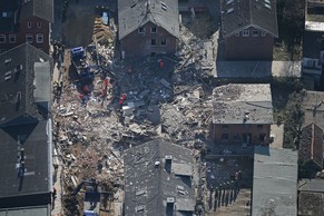 Eine heftige Explosion hatte am Morgen ein Mehrfamilienhaus in der Stadt in Schleswig-Holstein vollständig zerstört.