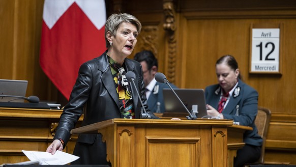 Bundesraetin Karin Keller-Sutter spricht an der ausserordentlichen Session der Eidgenoessischen Raete, am Mittwoch, 12. April 2023 im Nationalrat in Bern. Die ausserordentliche Session wurde einberufe ...