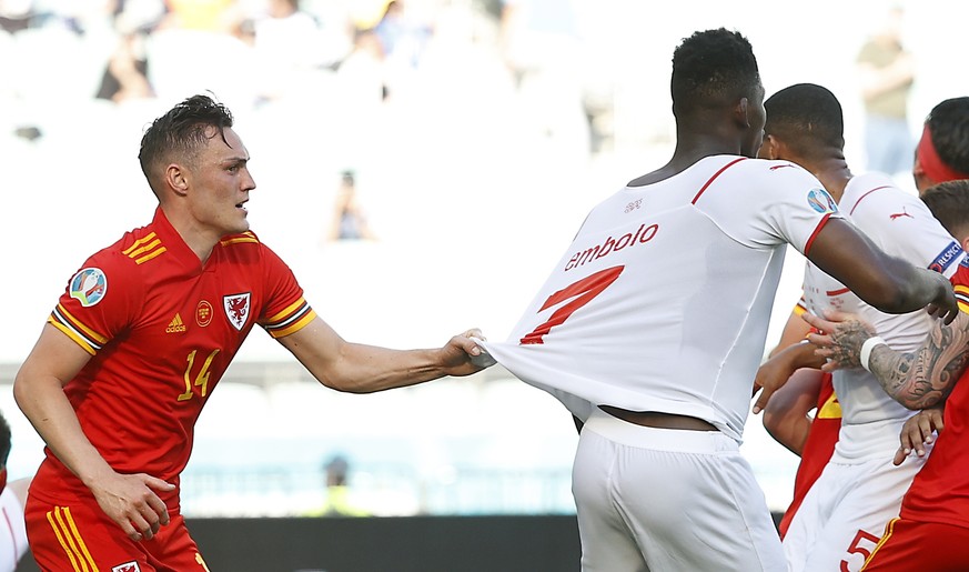 epa09264437 Connor Roberts (L) of Wales in action against Breel Embolo of Switzerland during the UEFA EURO 2020 group A preliminary round soccer match between Wales and Switzerland in Baku, Azerbaijan ...
