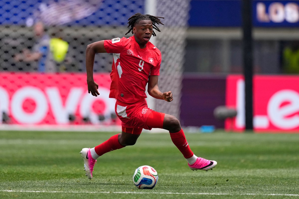 Switzerland's Johan Manzambi (9) dribbles with the ball during the World Cup Group B soccer match between Switzerland and Bosnia in Inglewood, Calif., near Los Angeles, Thursday, June 18, 2026. ( ...