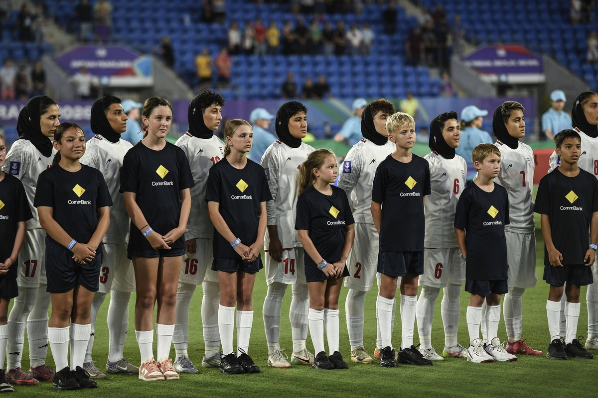 2nd March 2026, Robina Stadium, Gold Coast, Queensland, Australia AFC Women s Asian Cup, Iran versus South Korea, Iran during the national anthem PUBLICATIONxNOTxINxUK NigelxOwen
