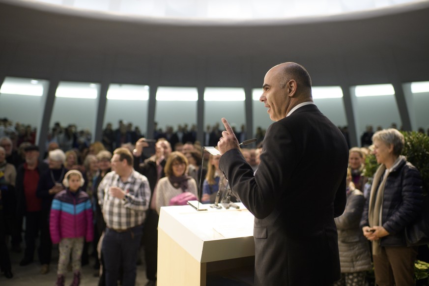 Bundespraesident Alain Berset spricht zu Buergern nach der Bundesratssitzung &quot;extra muros&quot;, am Mittwoch, 28. Maerz 2018, im Pfalzkeller in St. Gallen. (KEYSTONE/Gian Ehrenzeller)