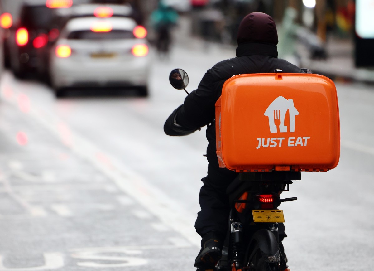 epa12685185 A Just Eat delivery worker in London, Britain, 27 January 2026. Food delivery service Just Eat is introducing a new AI voice assistant to its app, offering personalised recommendations. Th ...