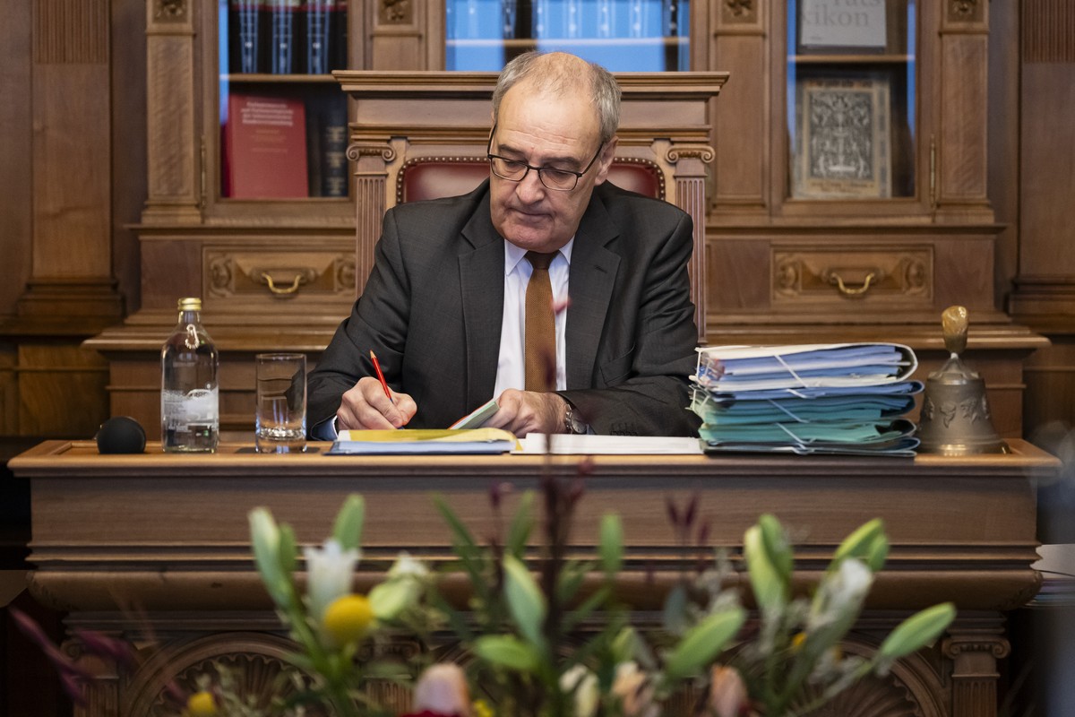 KEYPIX - Bundespraesident Guy Parmelin macht sich Notizen waehrend der zweiten offiziellen Bundesratssitzung des Jahres 2026, am Mittwoch, 28. Januar 2026. im Bundesratssitzungszimmer im Bundeshaus in ...