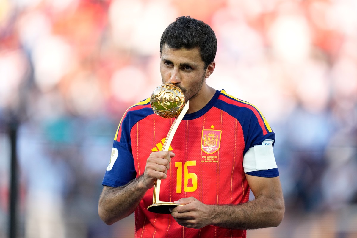 Spain's Rodri poses with the tournament's best player award at the end of the World Cup final soccer match between Spain and Argentina in East Rutherford, N.J., near New York, Sunday, July 1 ...