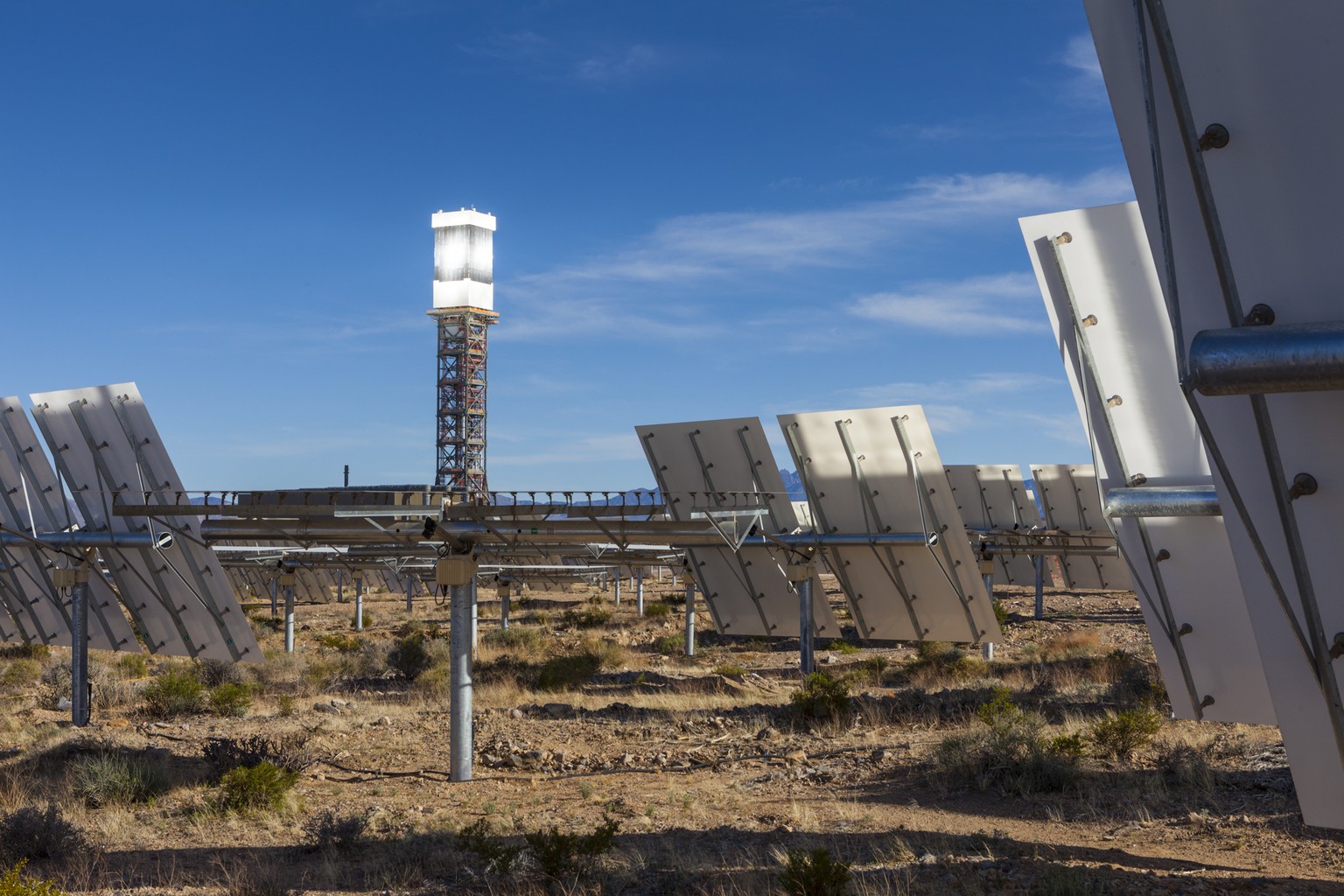 Konzentrierte Sonnenstrahlung bringt den Boiler zum Leuchten.