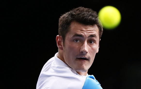 Bernard Tomic verliert trotz 5:2-Führung im Tiebreak den Fokus und auch den 2. Satz.