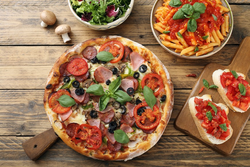 pizza pasta crostini salat italien klischee penne essen food cuisine küche