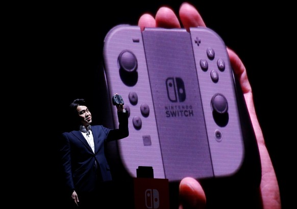 Nintendo&#039;s Yoshiaki Koizumi introduces the Switch, its new game console, at its presentation ceremony in Tokyo, Japan, January 13, 2017. REUTERS/Kim Kyung-Hoon