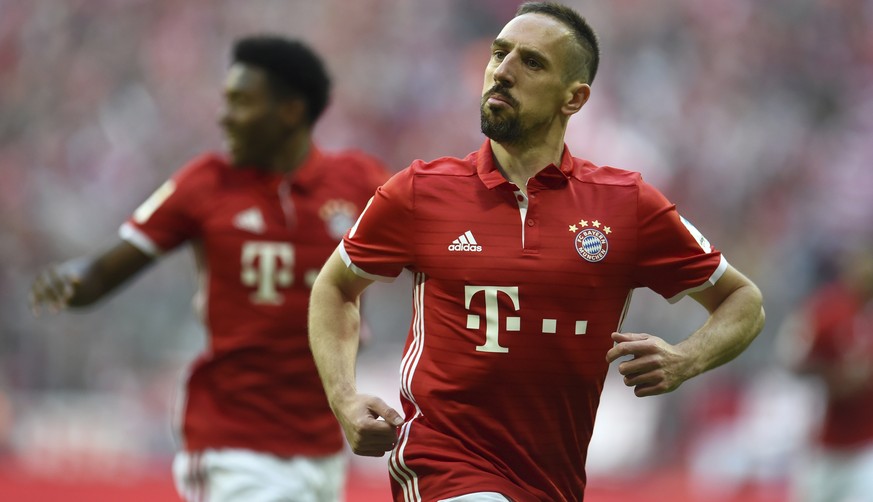 Munich&#039;s Franck Ribery, right, celebrates after scoring the opening goal during the German Bundesliga soccer match between FC Bayern Munich and Borussia Dortmund in Munich, Germany, Saturday, Apr ...