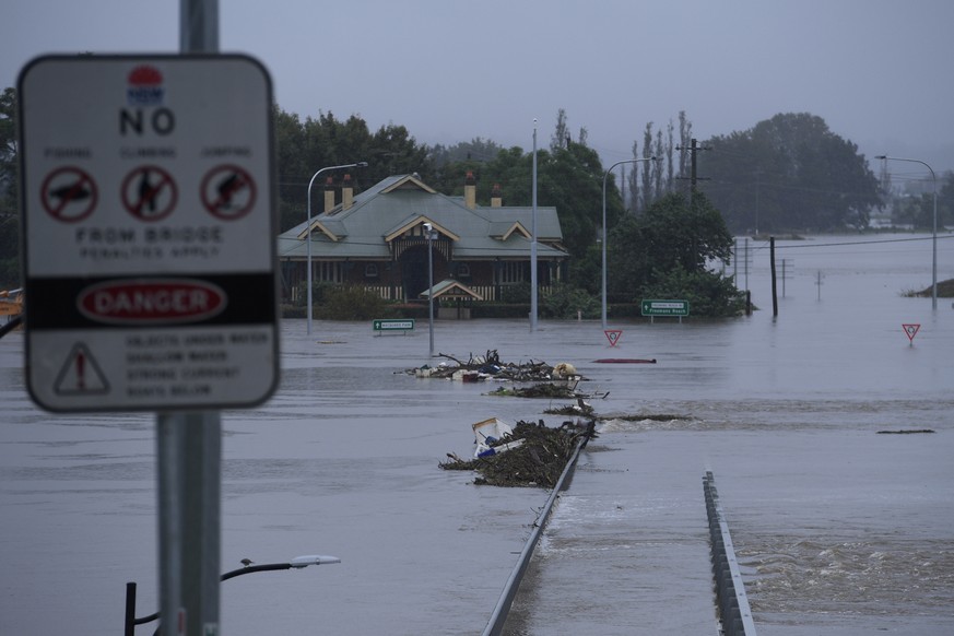 epa09089002 The New Windsor Bridge is seen inundated by flood waters from the Nepean River at Windsor in the north west of Sydney, Australia, 22 March 2021. Thousands of residents are fleeing their ho ...