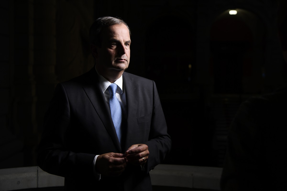CVP-Parteipraesident und Nationalrat Gerhard Pfister spricht zu den Medien in der Eingangshalle des Bundeshauses, am Tag der eidgenoessischen Wahlen, am Sonntag, 20. Oktober 2019 in Bern. (KEYSTONE/An ...