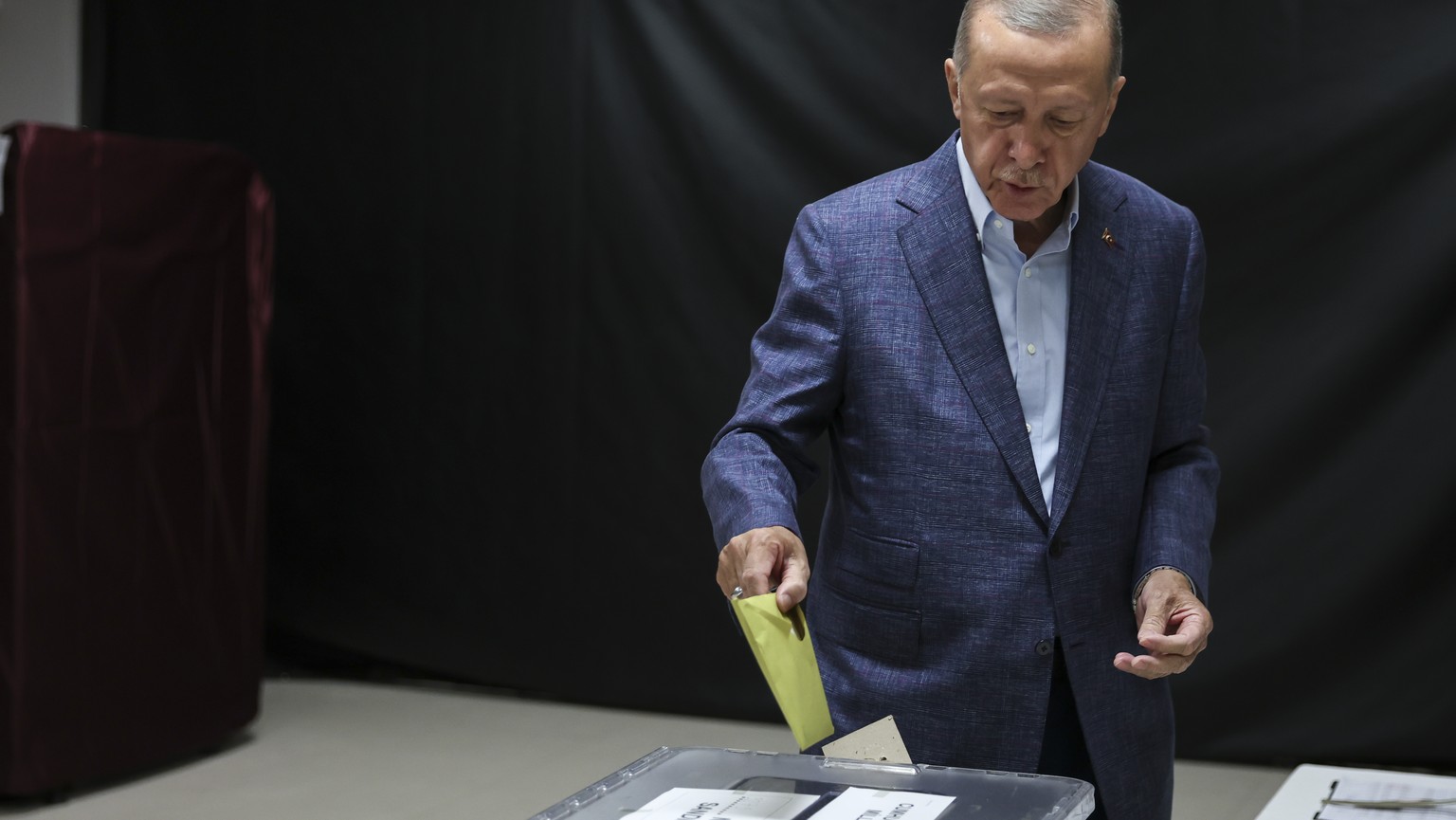 Turkish President Recep Tayyip Erdogan casts his vote at a polling station in Istanbul, Sunday, May 14, 2023. Turkey is voting Sunday in landmark parliamentary and presidential elections that are expe ...