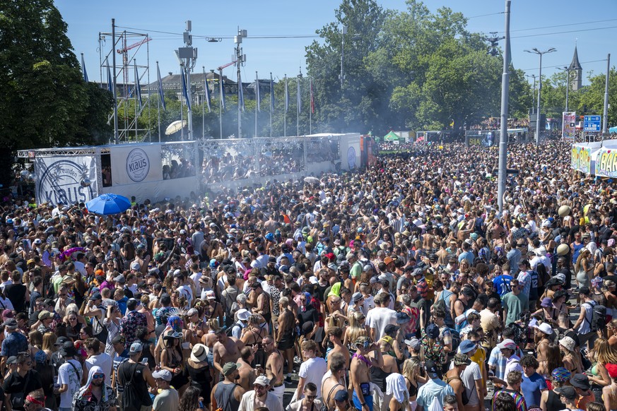 Thousands of participants dancing through the streets during the 31th Street Parade in the city center of Zurich, Switzerland, Saturday, August 10, 2024. The annual dance music event Street Parade run ...