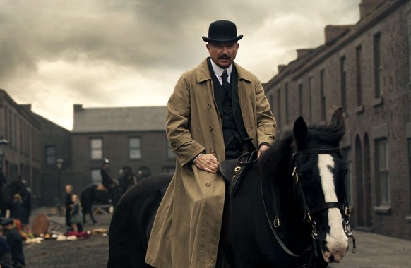 SAM NEILL in PEAKY BLINDERS, 2013, directed by STEVEN KNIGHT. Copyright BRITISH BROADCASTING CORPORATION (bbc). Season 1 Episode 2. Credit: BRITISH BROADCASTING CORPORATION (bbc) / Album