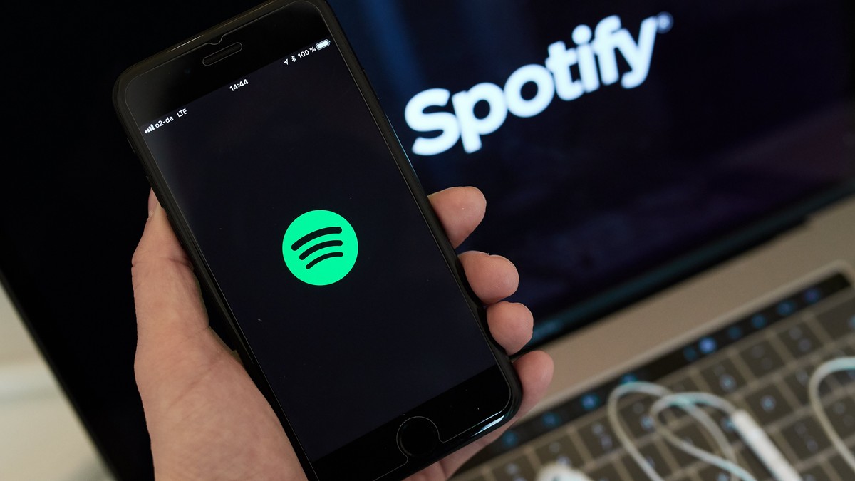 epa06560991 Spotify logo is presented on a smart phone screen in Berlin, Germany, 24 February 2018. According to the media, Spotify co-founder Daniel Ek does not want to lose control of the upcoming I ...
