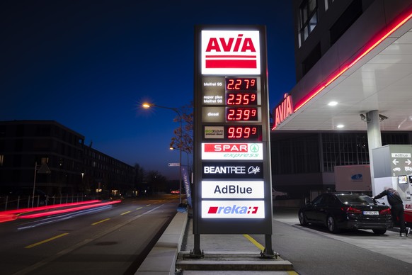 A panel showcases the fuel prices in Swiss francs at an AVIA petrol station in Zurich, Switzerland, on Wednesday, March 9, 2022. (KEYSTONE/Michael Buholzer)