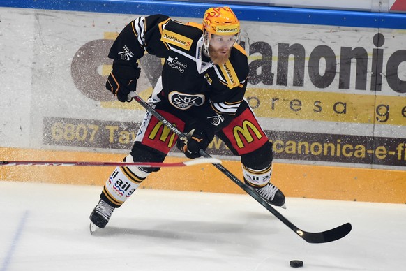 Luganos Topscorer Linus Klasen im ersten Eishockey Playoff-Finalspiel der National League A zwischen dem HC Lugano und dem SC Bern, in der Resega Halle in Lugano, am Samstag, 2. April 2016. (PHOTOPRES ...