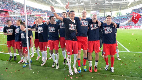 Unwillkommen in der Bundesliga, doch das ist Fabio Coltorti (dritter von rechts) und seinen Teamkollegen egal.