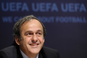 UEFA-Präsident Platini hält sich noch zurück.