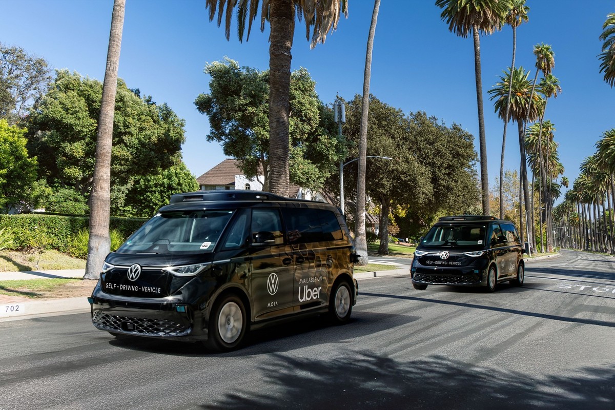 Volkswagen und Uber kündigen strategische Partnerschaft zum Einsatz autonomer Fahrzeuge auf der Uber-Plattform an (24. April 2025)