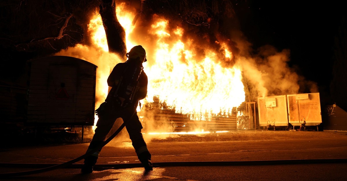 Schopf der Männerbadi in Zug wird bei Brand zerstört