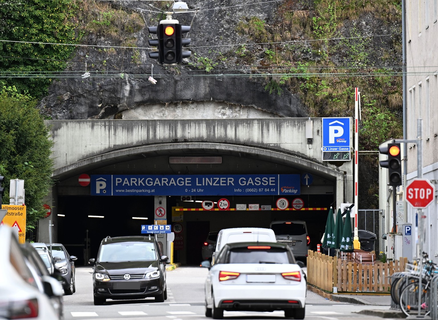 ABD0007_20250423 - SALZBURG - �STERREICH: ++ THEMENBILD ++ ZU APA0212 VOM 16.4.2025 - Illustration zum Thema &quot;Porsche-Tunnel / Porsche / Parkgarage / Autotunnel / Bauvorhaben / Kapuzinerberg / Vi ...