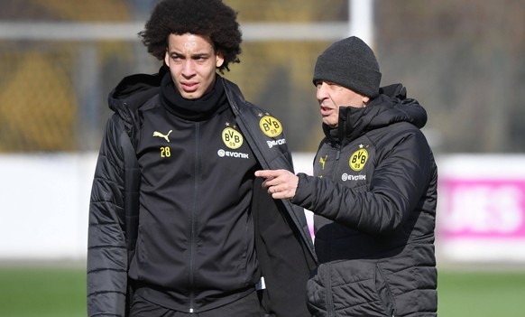 25.02.2020, Fussball GER, 1. Bundesliga Saison 2019 2020, Training Borussia Dortmund, Trainer Lucien Favre Borussia Dortmund, re., mit Axel Witsel Borussia Dortmund Dortmund Nordrhein-Westfalen Deutsc ...