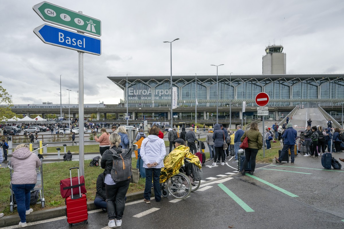 En octobre 2023, l'aéroport a été évacué à plusieurs reprises.