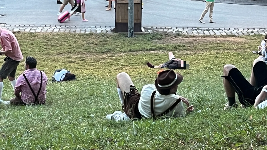 Manche Besucher auf dem Hügel haben über den Durst getrunken.