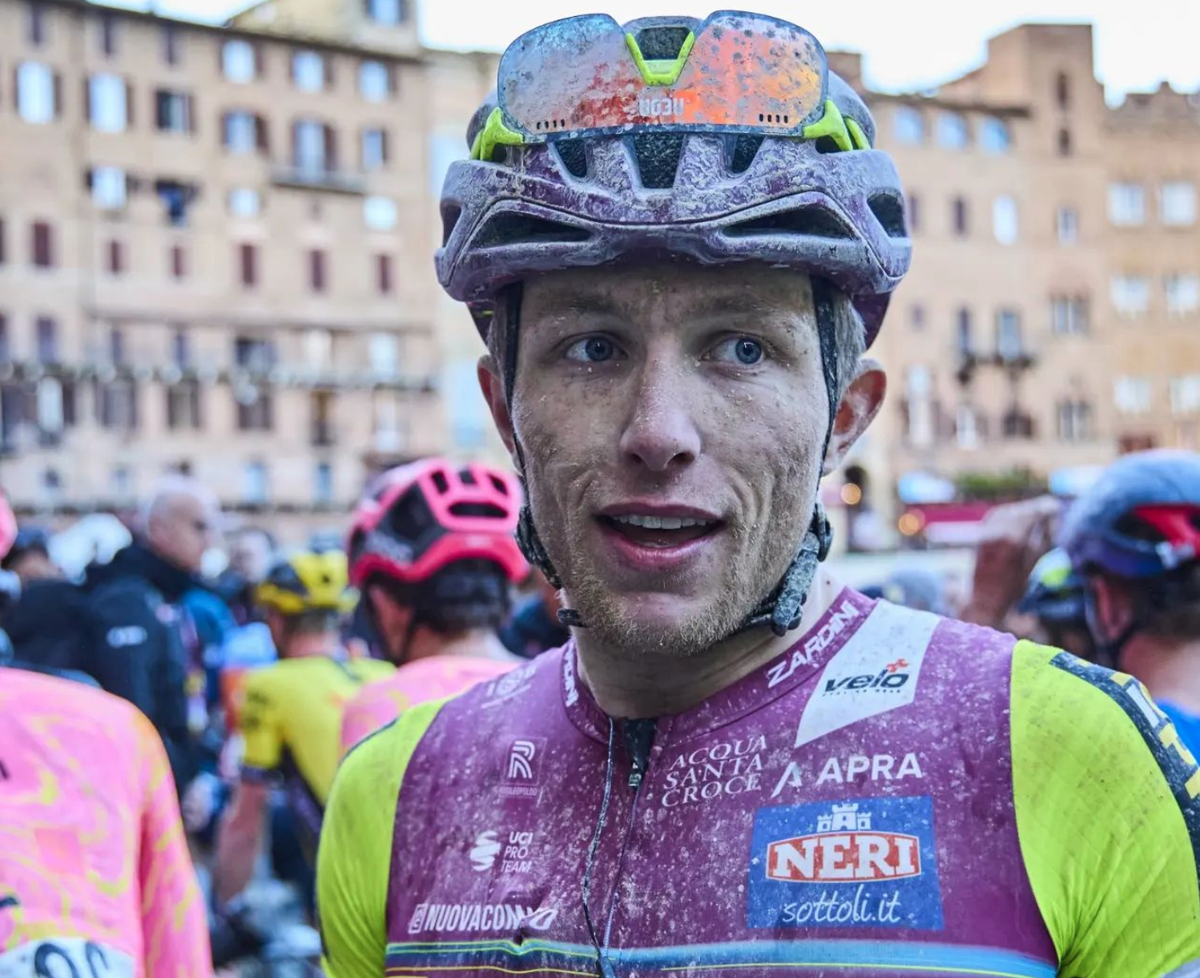 Valentin Darbellay, le visage marqué après la course des Strade Bianche.