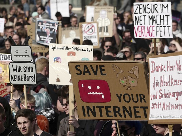 Der Protest gegen Artikel 13, der im endgültigen Gesetz Artikel 17 heisst, war vor allem in Deutschland gross: Demonstranten Ende März in Leipzig. (Archivbild)