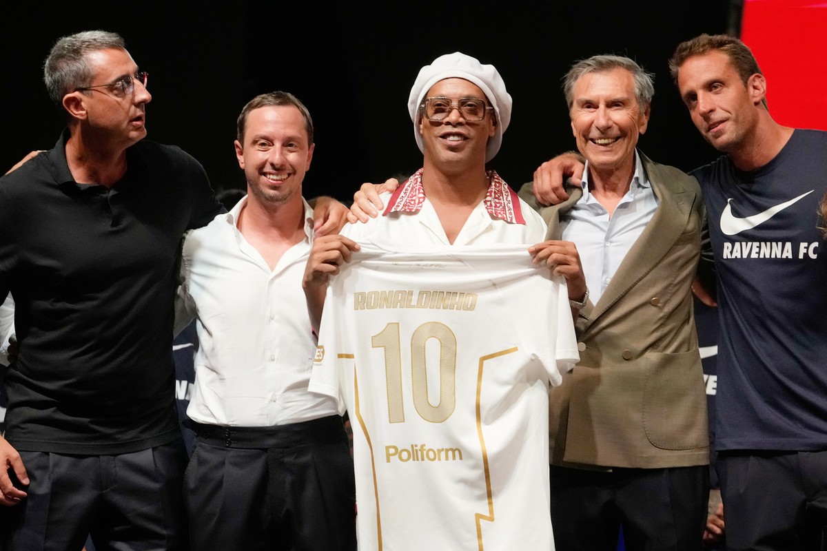 FILE - Brazil soccer star Ronaldinho, center, poses with a jersey and fans during his official presentation for Serie C soccer club Ravenna FC, Thursday, Aug. 20, 2026, in Ravenna, Italy. (AP Photo/Lu ...
