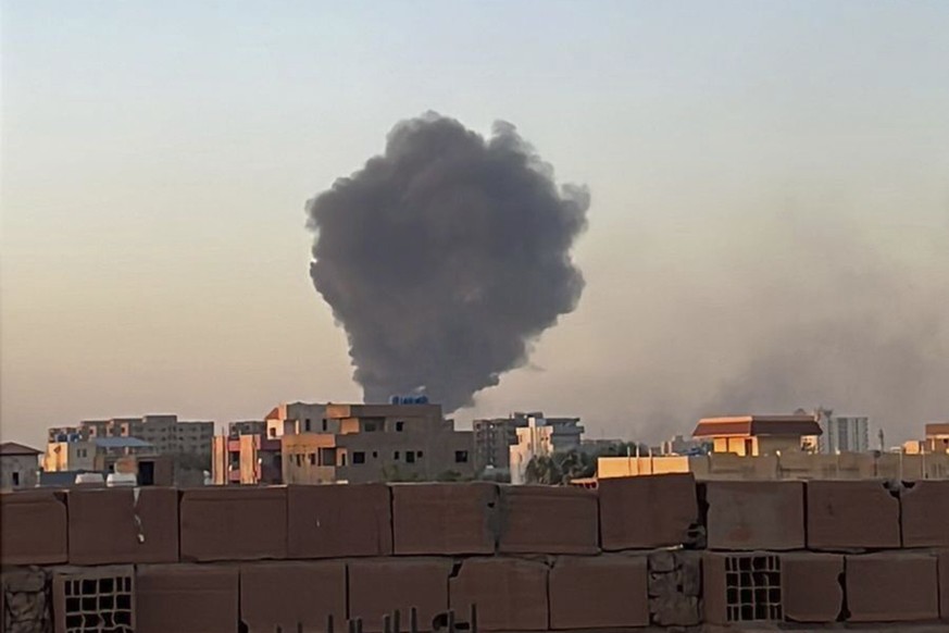 In this photo provided by Maheen S , smoke fills the sky in Khartoum, Sudan, near Doha International Hospital on Friday, April 21, 2023. The Muslim Eid al-Fitr holiday, typically filled with prayer, c ...