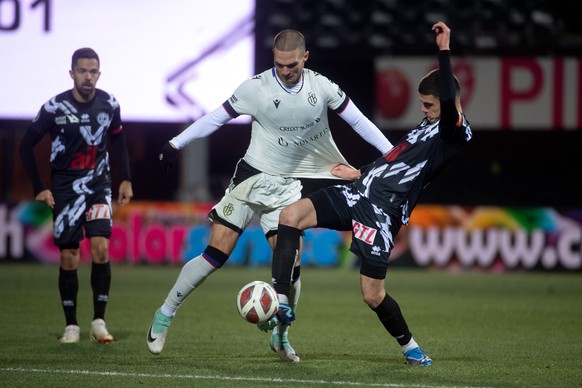 Lugano&#039;s player Albian Hajdari, right, fights for the ball with Basel&#039;s Djordje Jovanovic, left, during the Super League soccer match FC Lugano against FC Basel, at the Cornaredo Stadium in  ...