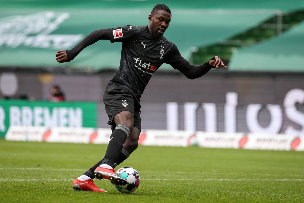 epa09220021 Moenchengladbach's Marcus Thuram (L) in action during the German Bundesliga soccer match between Werder Bremen and Borussia Moenchengladbach in Bremen, Germany, 22 May 2021. EPA/FOCKE ...