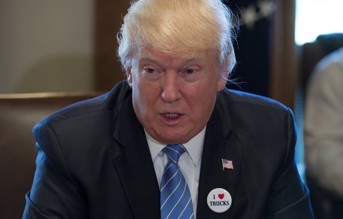 epa05866735 US President Donald J. Trump holds a listening session on health care with truckers and CEOs from American Trucking Associations in the Cabinet Room at the White House, in Washington, DC,  ...
