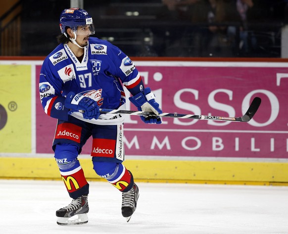 ZSC Lions Verteidiger Jonas Siegenthaler waehrend dem Eishockey-Meisterschaftsspiel der National League A zwischen den ZSC Lions und dem SC Bern am Montag, 24. Oktober 2016, im Hallenstadion in Zueric ...